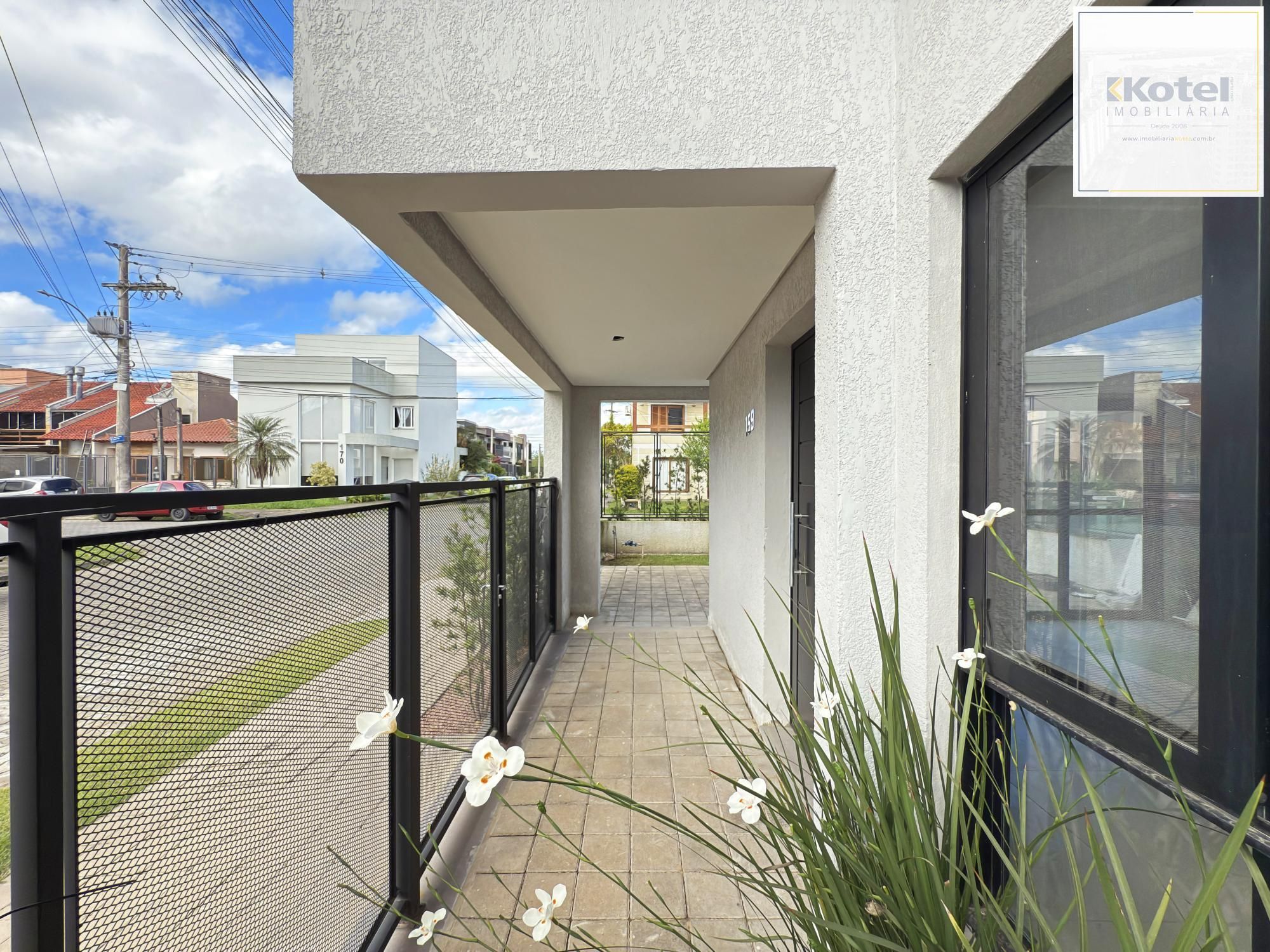 Casa em Porto Alegre, no bairro Hípica, com 4 dormitório(s), à venda. — foto 2