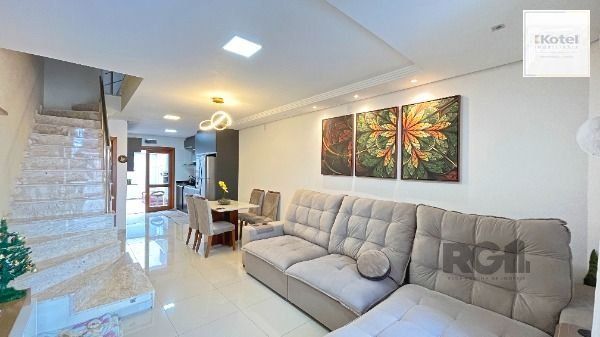 Casa em Porto Alegre, no bairro Guarujá, com 2 dormitório(s), e 2 banheiros, à venda. — foto 3
