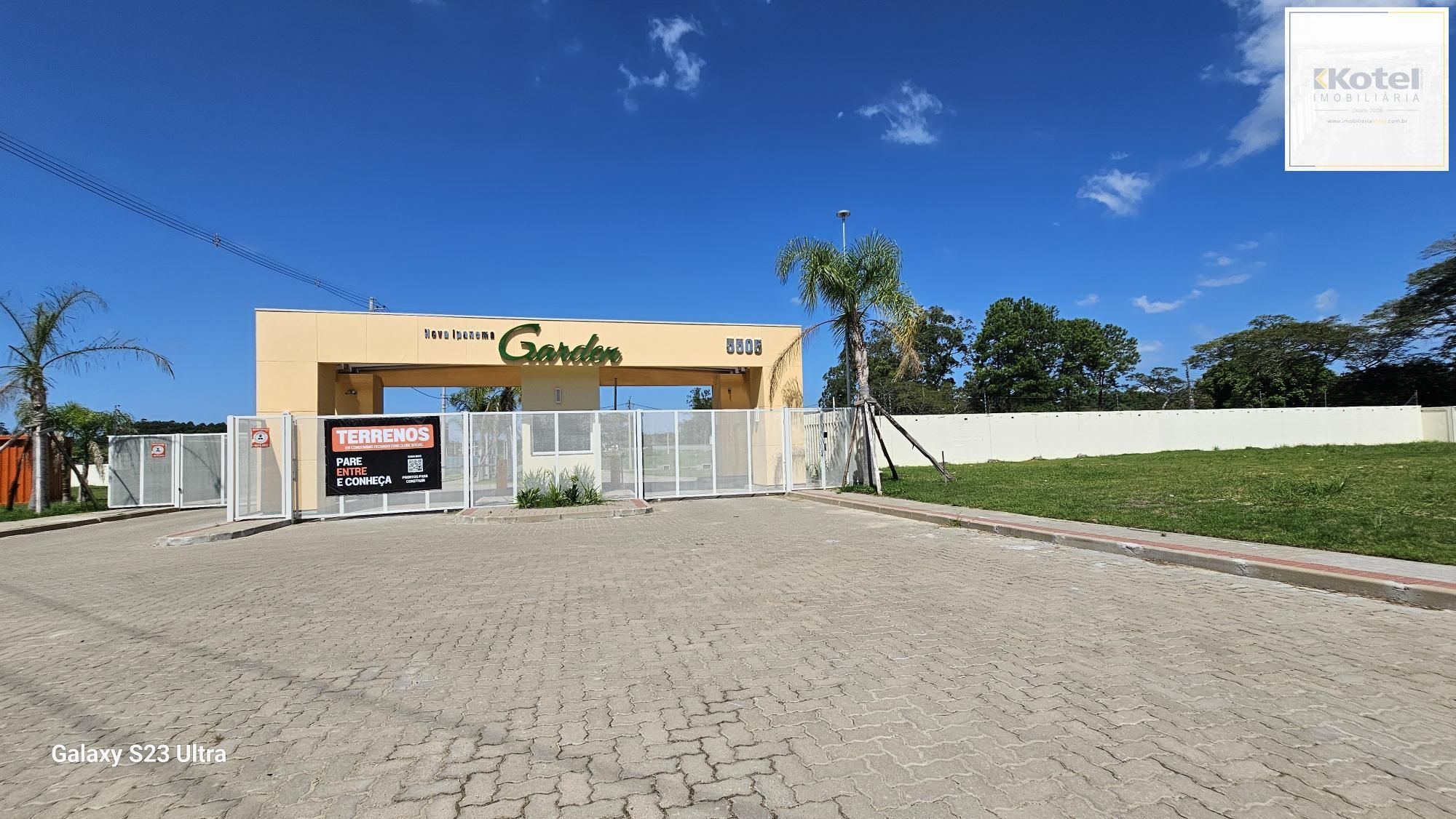 Lindo sobrado com 3 suítes em condomínio com infraestrutura completa na zona sul de Porto Alegre !