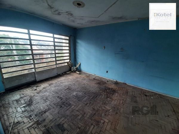 Casa em Porto Alegre, no bairro Cristal, com 4 dormitório(s), e 4 banheiros, à venda. — foto 2