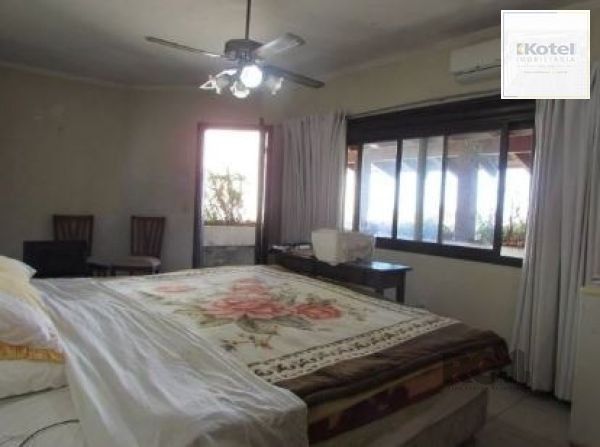 Casa em Porto Alegre, no bairro Nonoai, com 4 dormitório(s), e 4 banheiros, à venda. — foto 2