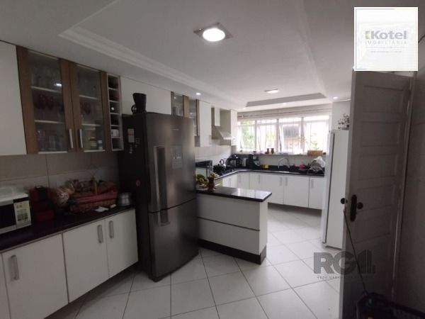 Casa em Porto Alegre, no bairro Ipanema, com 6 dormitório(s), e 6 banheiros, à venda. — foto 4