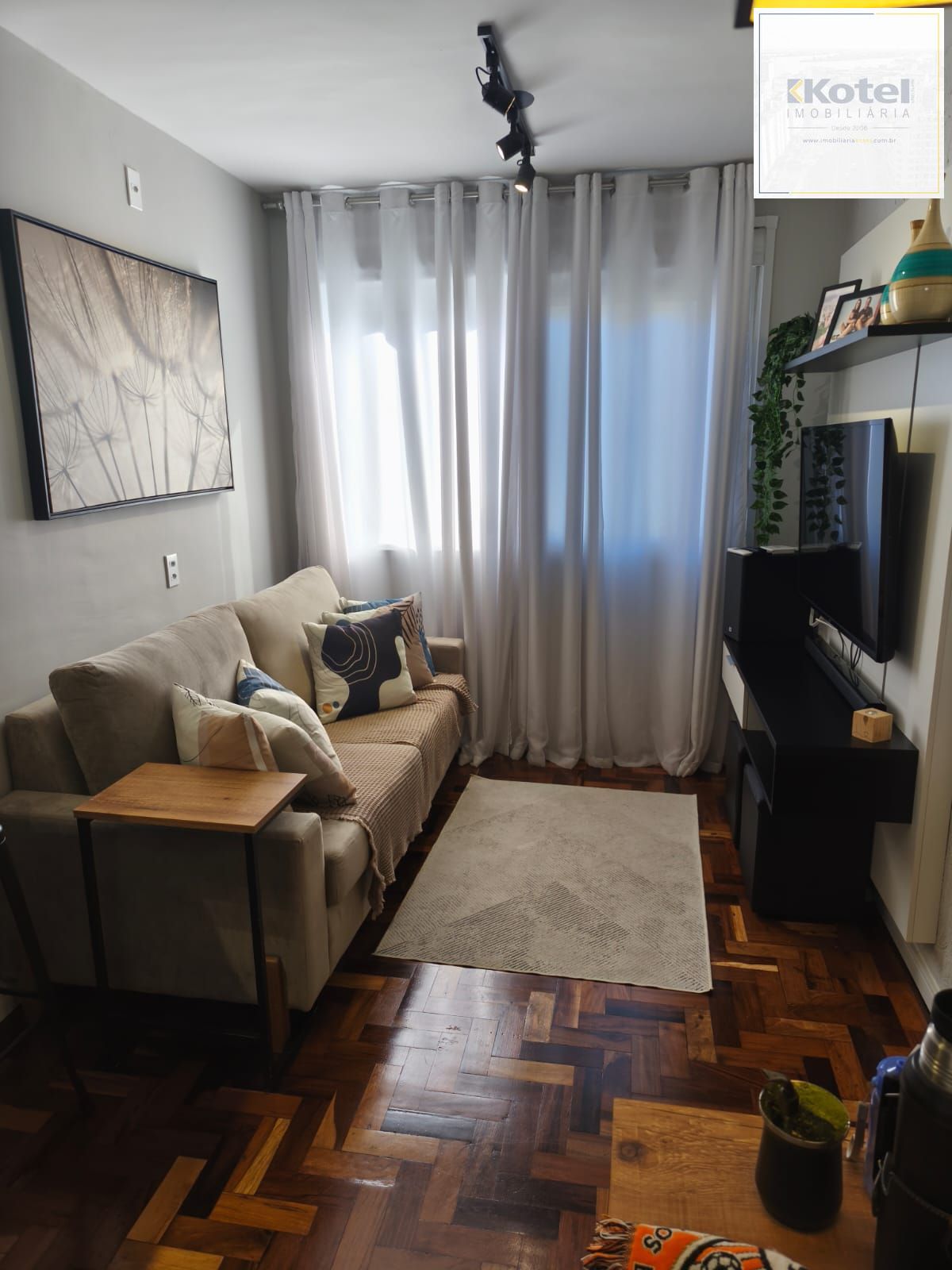 Excelente apto reformado 2 dormitórios com dependência de empregada — foto 2