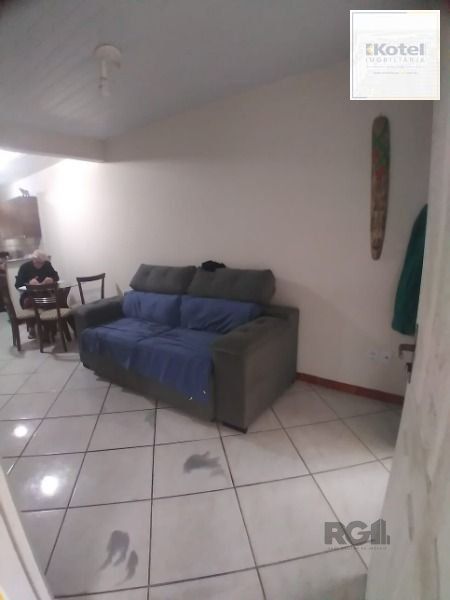 Casa em Porto Alegre, no bairro Hípica, com 2 dormitório(s), e 2 banheiros, à venda. — foto 2