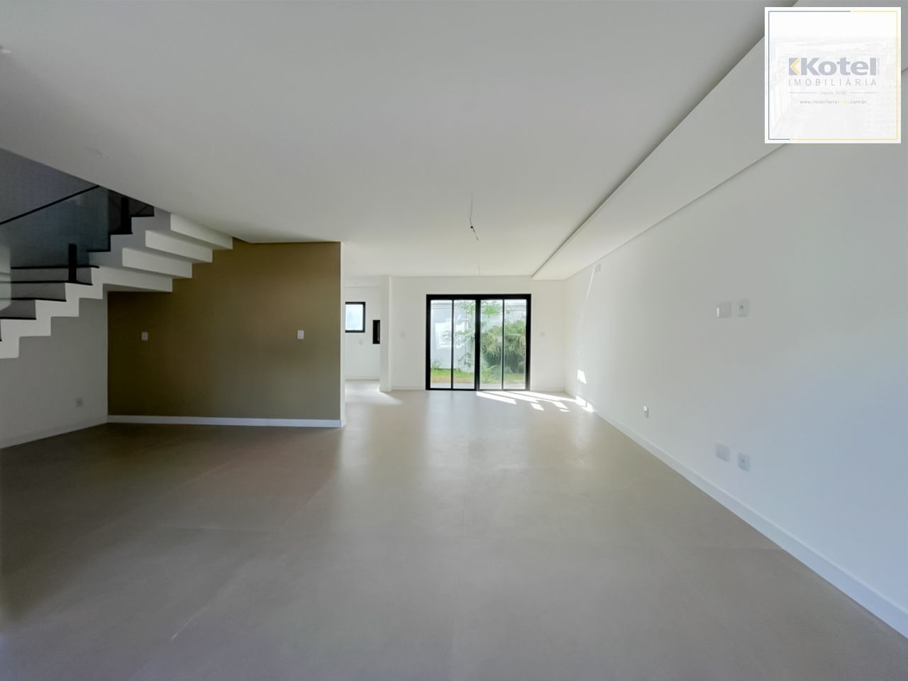 Casa Condominio em Porto Alegre, no bairro Ipanema, com 3 dormitório(s), e 3 banheiros, à venda. — foto 2