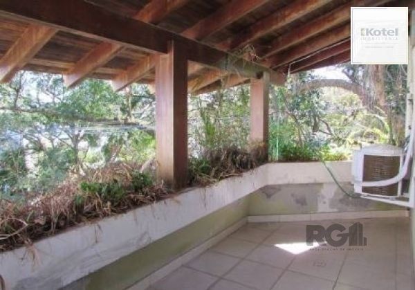 Casa em Porto Alegre, no bairro Nonoai, com 4 dormitório(s), e 4 banheiros, à venda. — foto 3