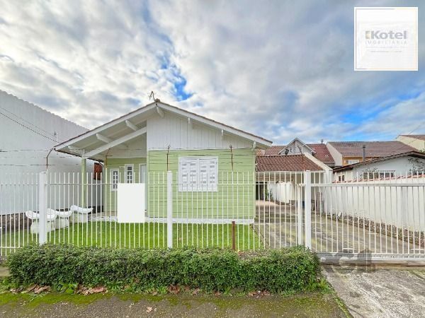 Casa em Porto Alegre, no bairro Guarujá, com 2 dormitório(s), e 2 banheiros, à venda. — foto 4