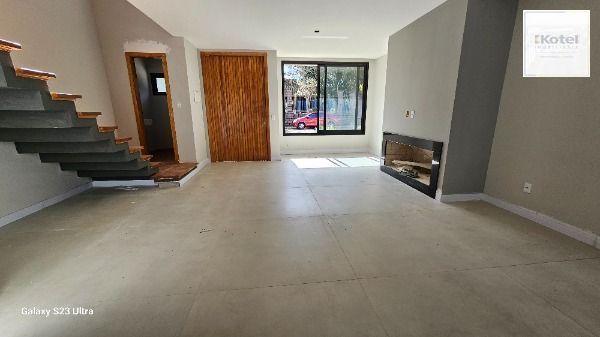 Casa em Porto Alegre, no bairro Ipanema, com 3 dormitório(s), e 3 banheiros, à venda. — foto 4
