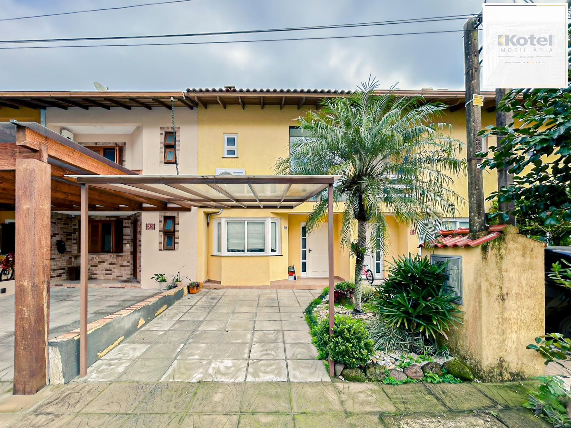 Casa Condominio para Venda - 96m², 3 dormitórios, sendo 1 suites, 2 vagas - Hípica