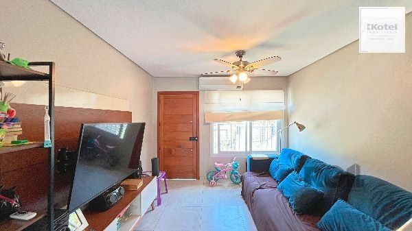 Casa em Porto Alegre, no bairro Guarujá, com 3 dormitório(s), e 3 banheiros, à venda. — foto 4