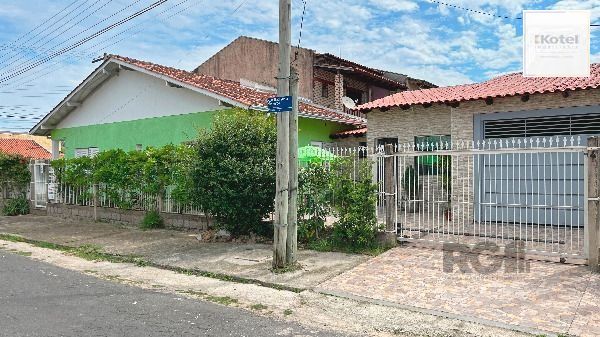Casa em Porto Alegre, no bairro Hípica, com 2 dormitório(s), e 2 banheiros, à venda. — foto 3