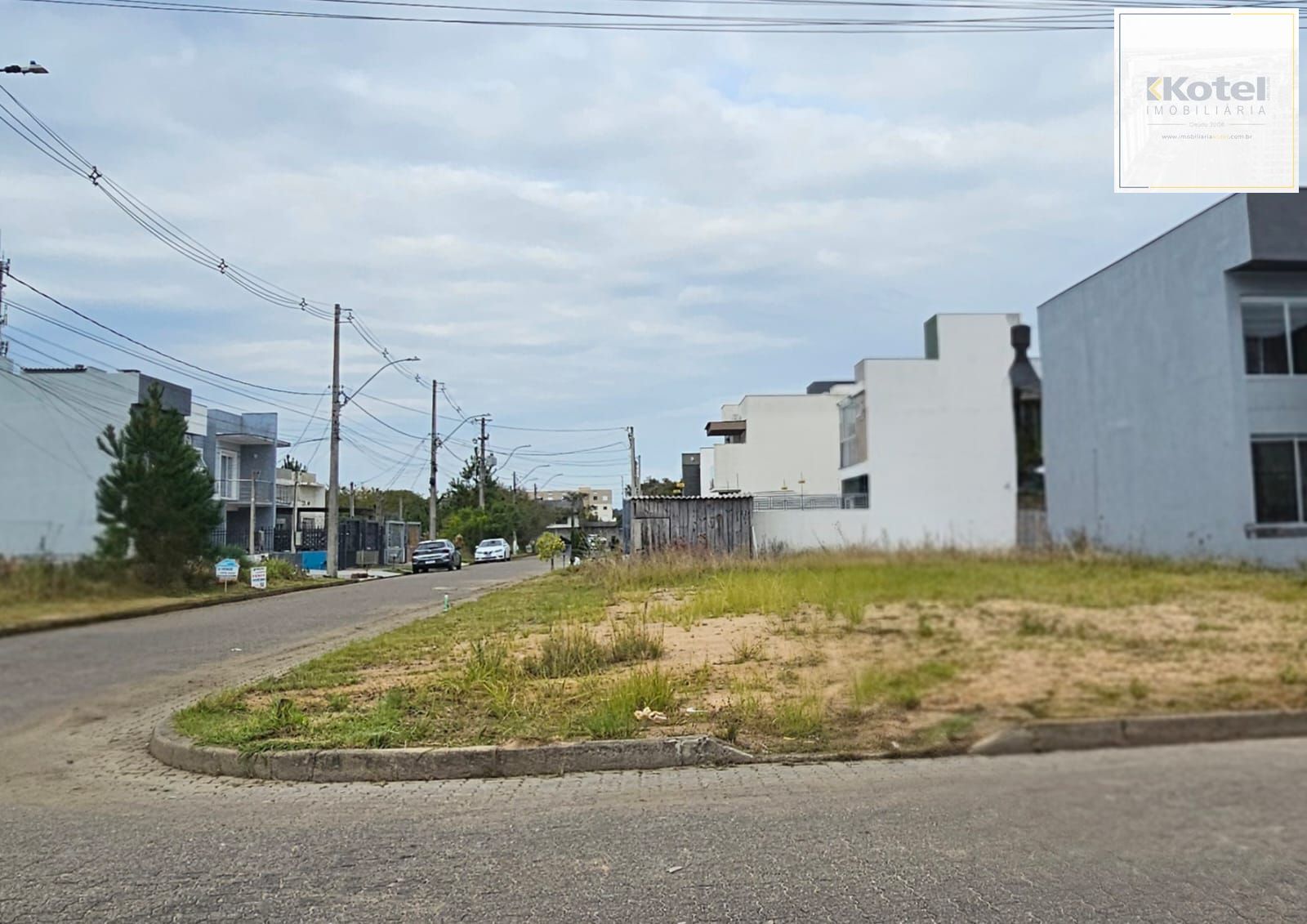 Terreno de esquina residencial ou comercial rua principal loteamento prox Zaffari da Hípica !
