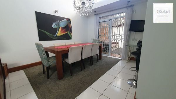 Casa em Porto Alegre, no bairro Espírito Santo, com 3 dormitório(s), e 3 banheiros, à venda.