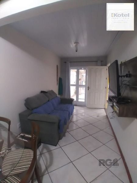 Casa em Porto Alegre, no bairro Hípica, com 2 dormitório(s), e 2 banheiros, à venda. — foto 3