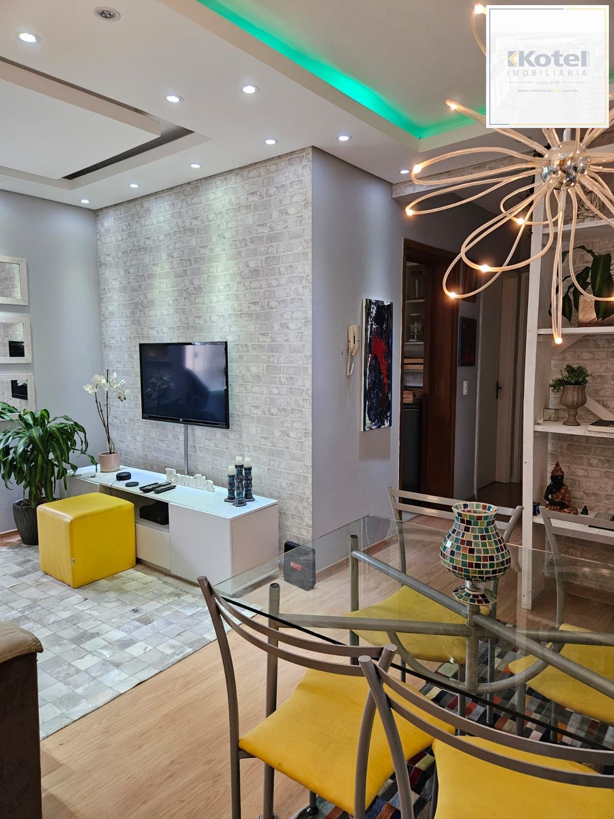 Apartamento à venda com 68m², 2 quartos e 1 vaga no bairro Nonoai. — foto 2