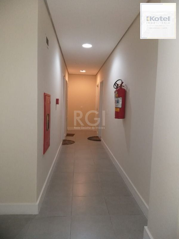 MÁFFER IMÓVEIS ALUGA Sala Comercial na Av. Cristóvão Colombo – Próxima à Félix da Cunha- 32.71m²