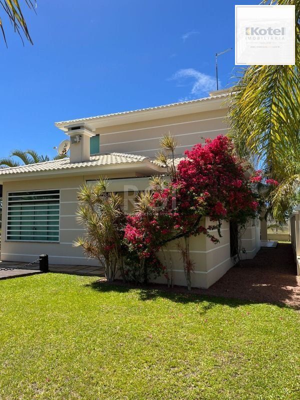 Casa para Venda - 320m², 4 dormitórios, sendo 2 suites, 3 vagas - Centro