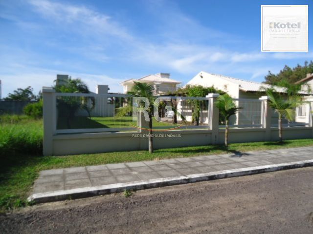 Casa para Venda - 320m², 4 dormitórios, sendo 2 suites, 3 vagas - Centro