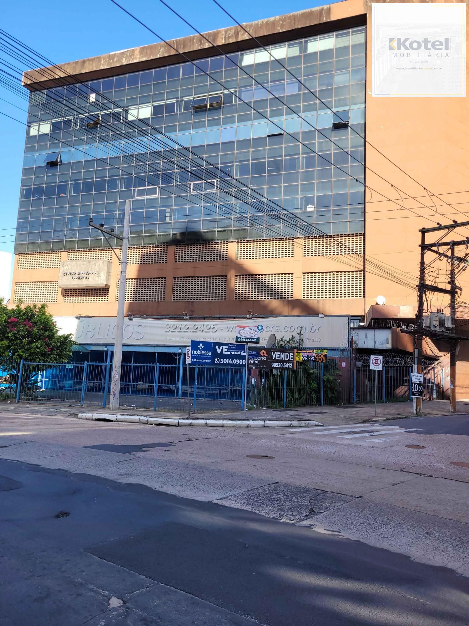 🏙️ Loja térrea para locação na Avenida Farrapos com vaga de estacionamento!