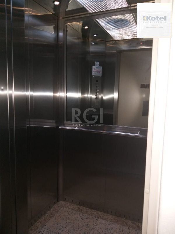 MÁFFER IMÓVEIS ALUGA Sala Comercial na Av. Cristóvão Colombo – Próxima à Félix da Cunha- 32.71m²