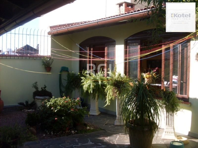 Casa para Venda - 200m², 4 dormitórios, sendo 1 suites, 4 vagas - Jardim Lindóia