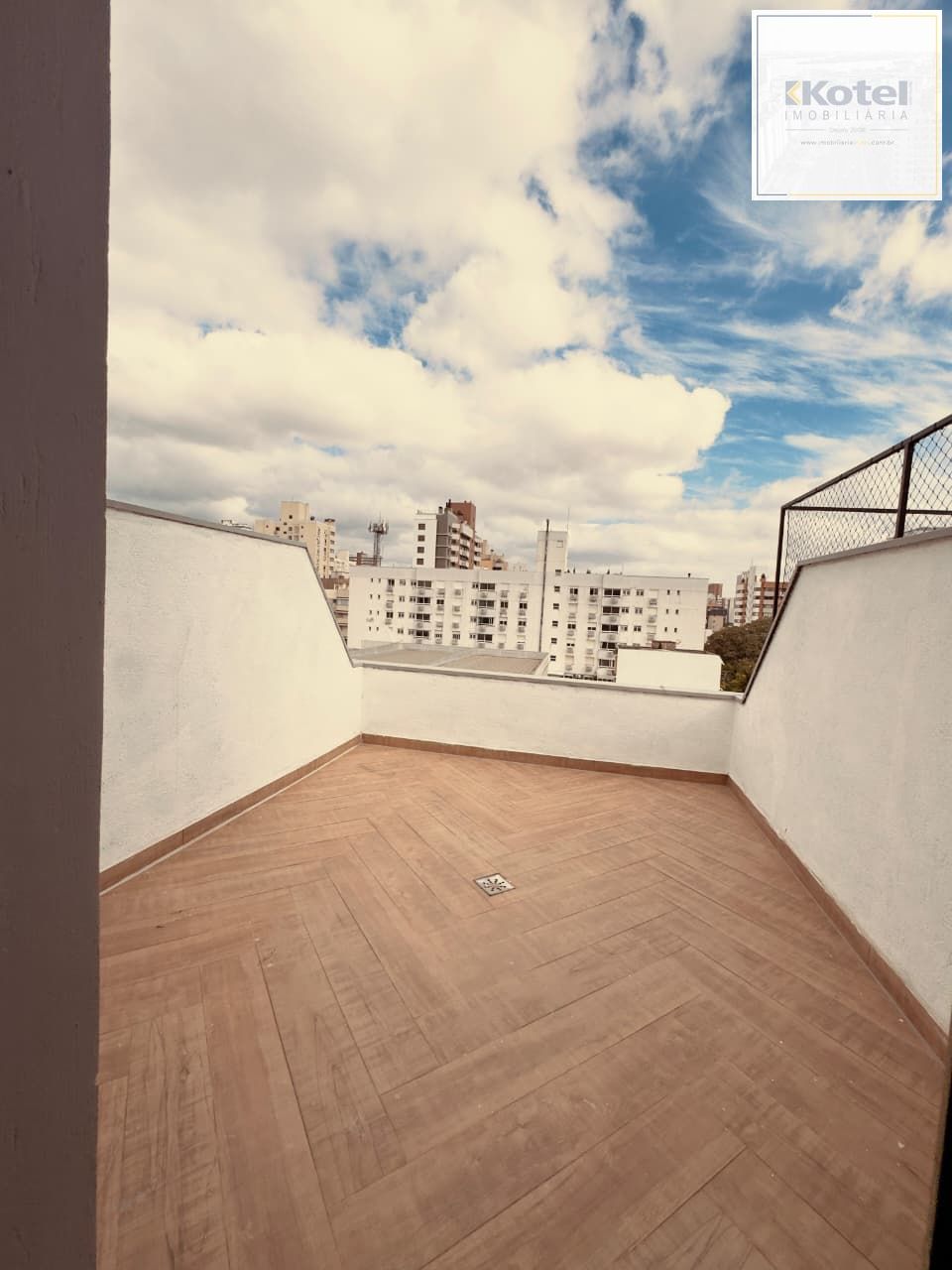 🏢✨EXCELENTE SALA COMERCIAL REFORMADA COM TERRAÇO – MONT SERRRAT | PORTO ALEGRE
