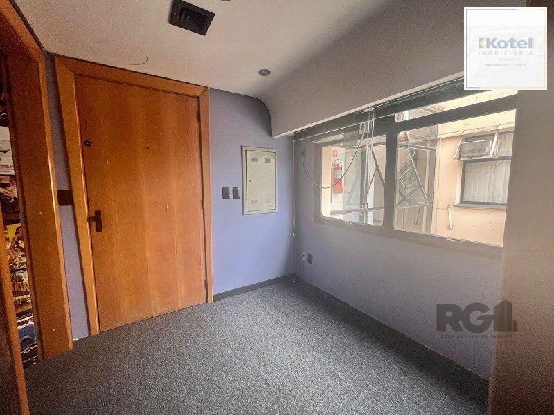 🚨 Oportunidade imperdível! Sala comercial com vaga dupla na Cristóvão!
