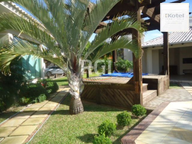 Casa para Venda - 320m², 4 dormitórios, sendo 2 suites, 3 vagas - Centro