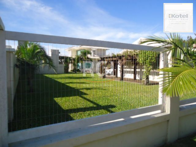 Casa para Venda - 320m², 4 dormitórios, sendo 2 suites, 3 vagas - Centro