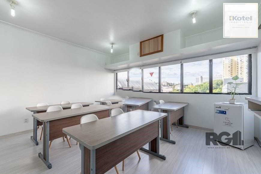 Sala Comercial à venda, 32m², Passo da Areia - Porto Alegre