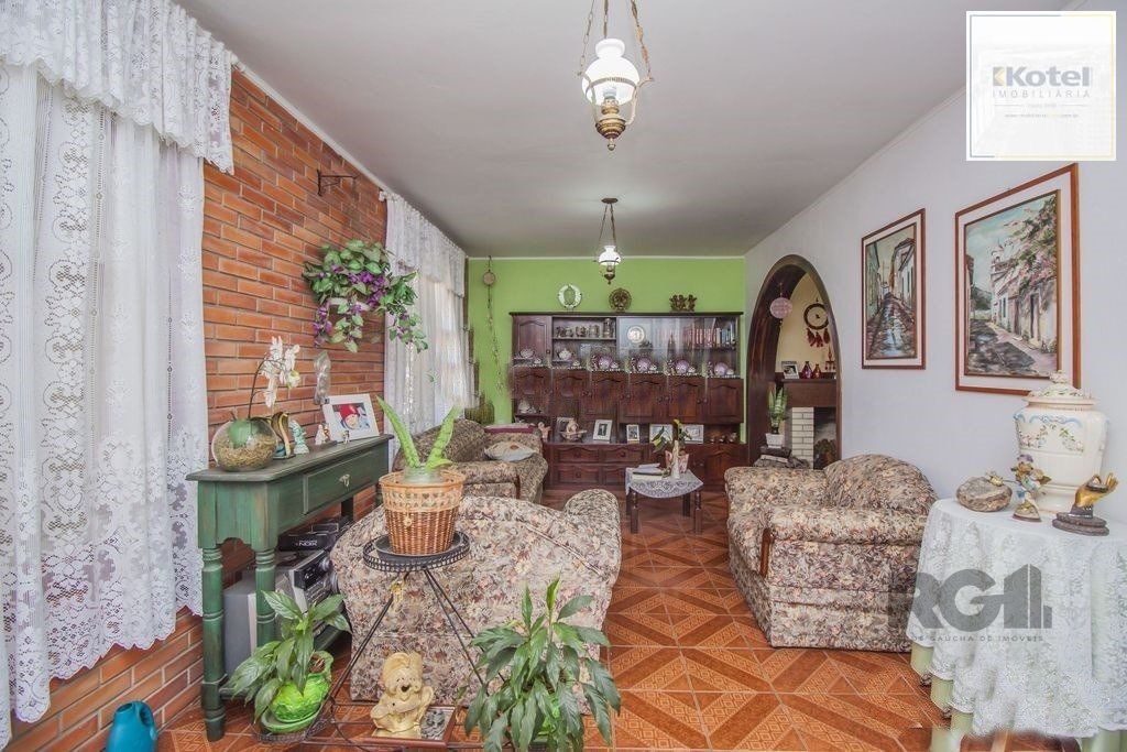 Casa 3 quartos à venda, 204m², Santa Maria Goretti - Porto Alegre