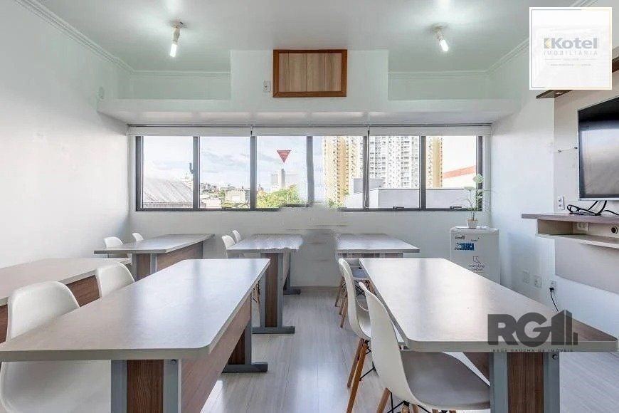Sala Comercial à venda, 32m², Passo da Areia - Porto Alegre