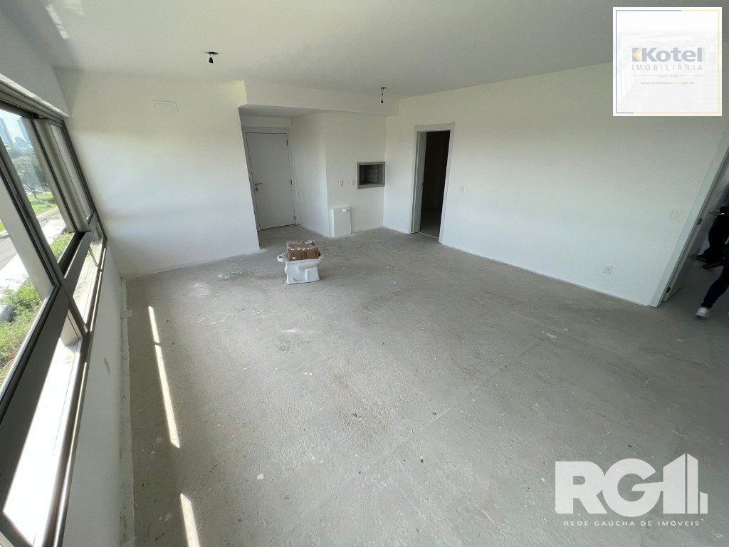 Apartamento com 143 m² privativos, possui 3 suítes, (sendo 1 máster), living, cozinha, dependência de empregada, lavabo, 143 m² de área privativa, 2 vagas de garagem. — foto 4