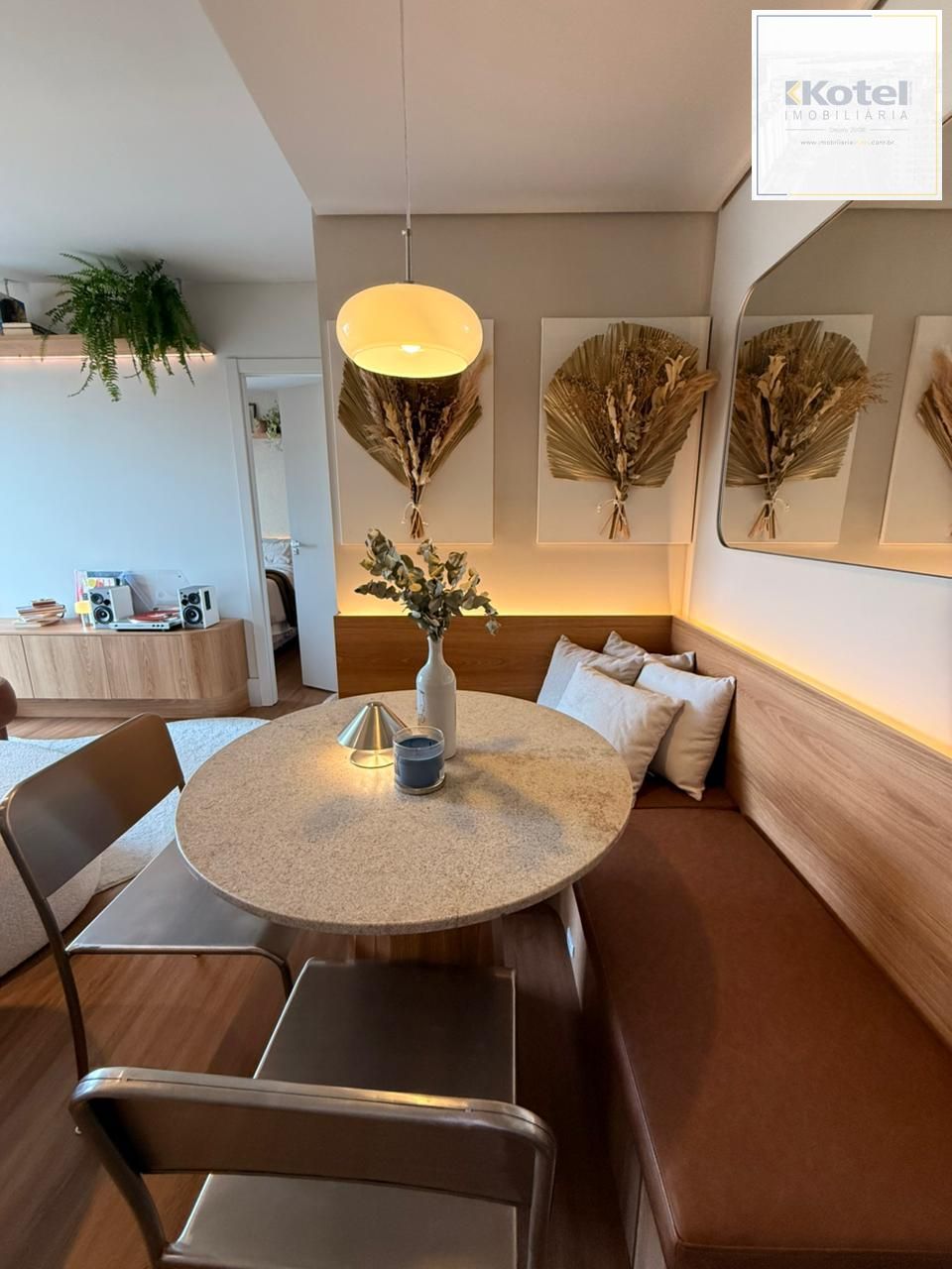 Apartamento mobiliado e decorado em alto padrão a venda no Quintal Moinhos.
