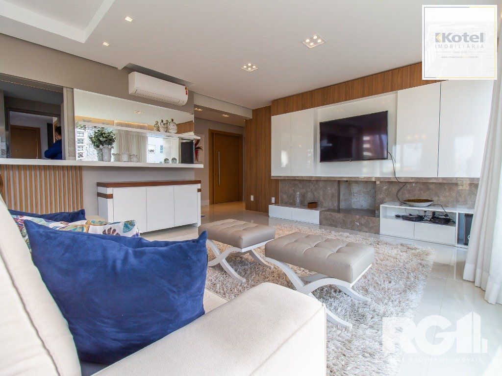 Belíssimo apartamento todo decorado por arquiteto. Apartamento com 170 m2, 3 suítes, sendo 1 suíte máster no bairro Petrópolis. — foto 3