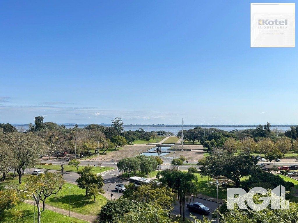 Apartamento com 143 m² privativos, possui 3 suítes, (sendo 1 máster), living, cozinha, dependência de empregada, lavabo, 143 m² de área privativa, 2 vagas de garagem. — foto 5
