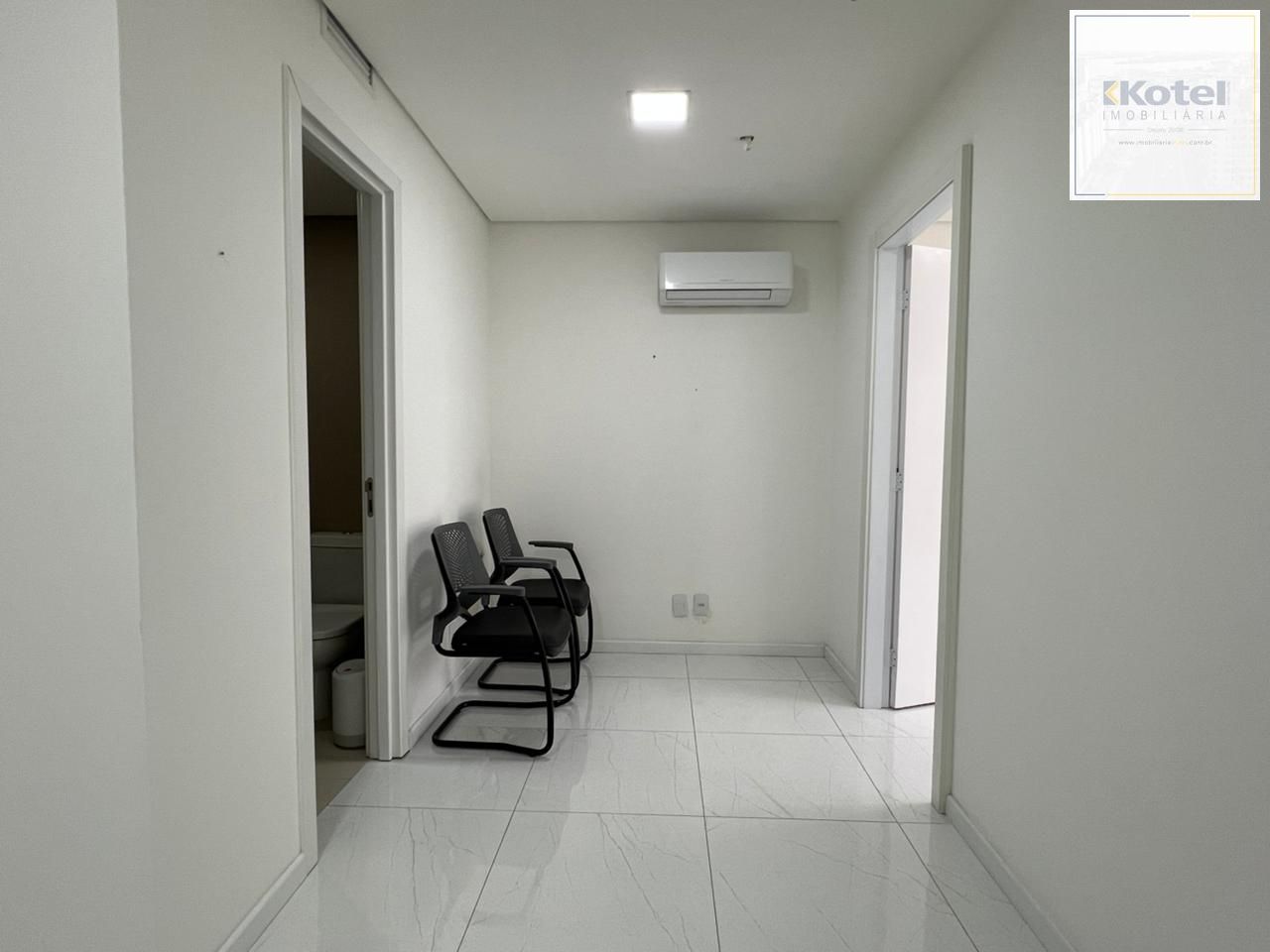 Sala comercial com 44 m2 a venda no Trend Nova Carlos Gomes.