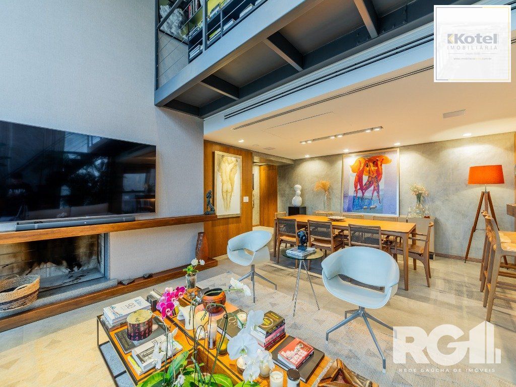 Belíssimo apartamento no Glass Aurélio andar alto,  Living com pé direito duplo,  174m² privativos finamente decorado no Moinhos de Vento — foto 4