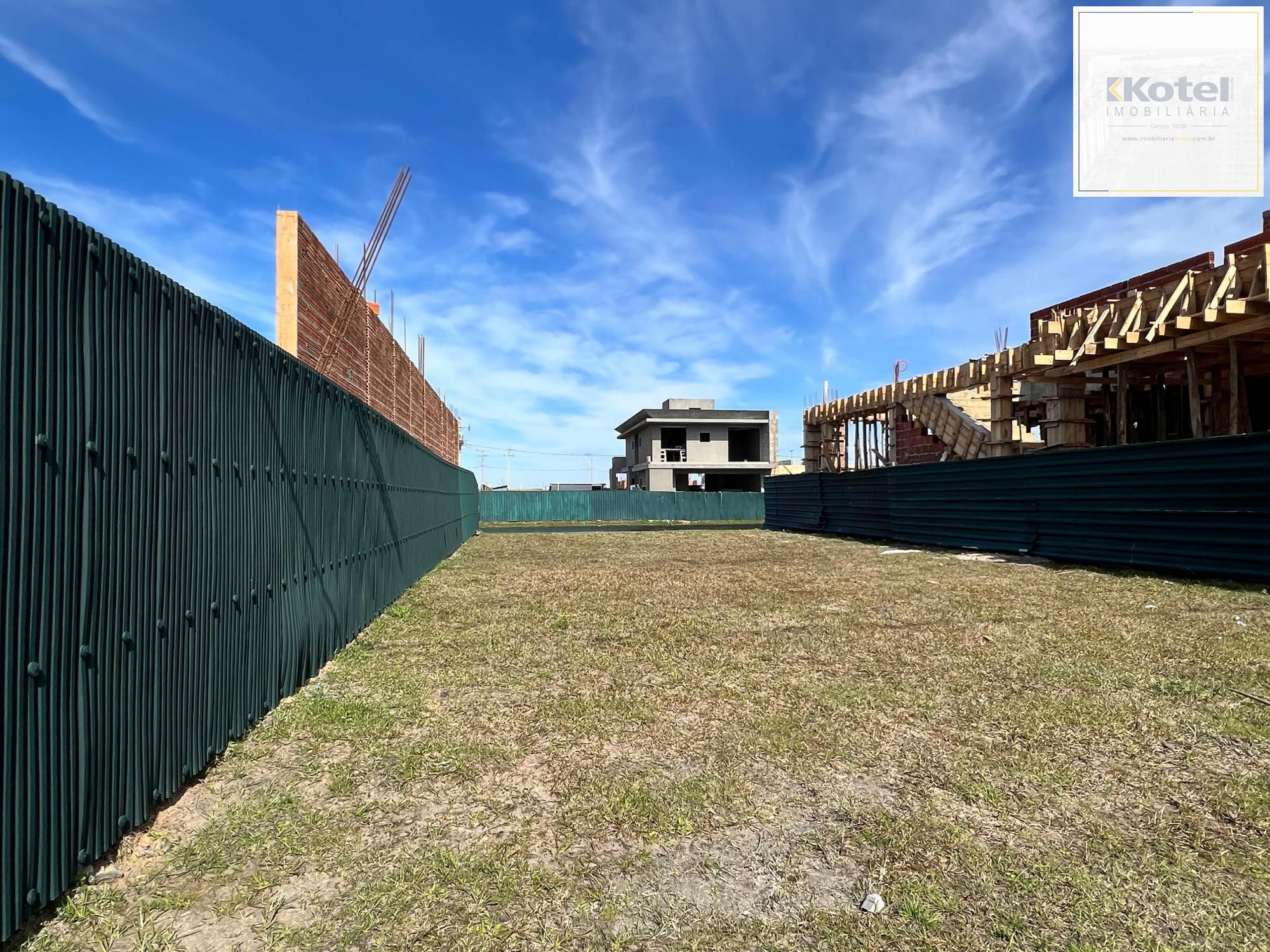 Lote molhado a venda no condomínio Zen Resort Concept.