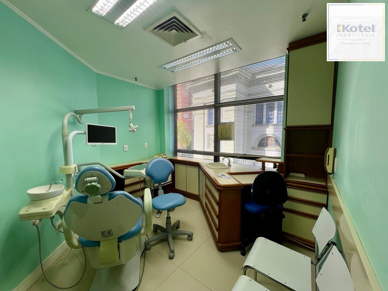 Clínica Odontológica mobiliada e equipada, 38 m2 com 2 vagas individuais na Av. Vinte e Quatro de Outubro