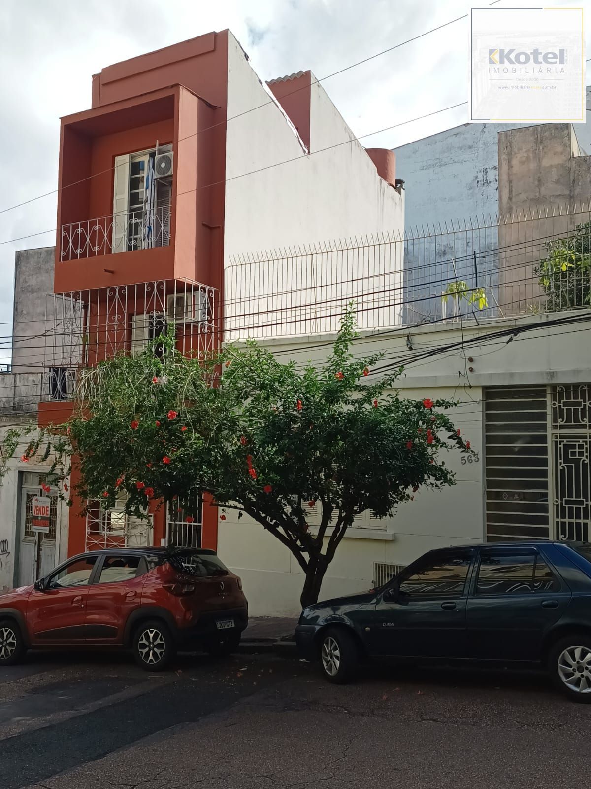 Sobrado funcional com três pavimentos no centro de Porto Alegre!