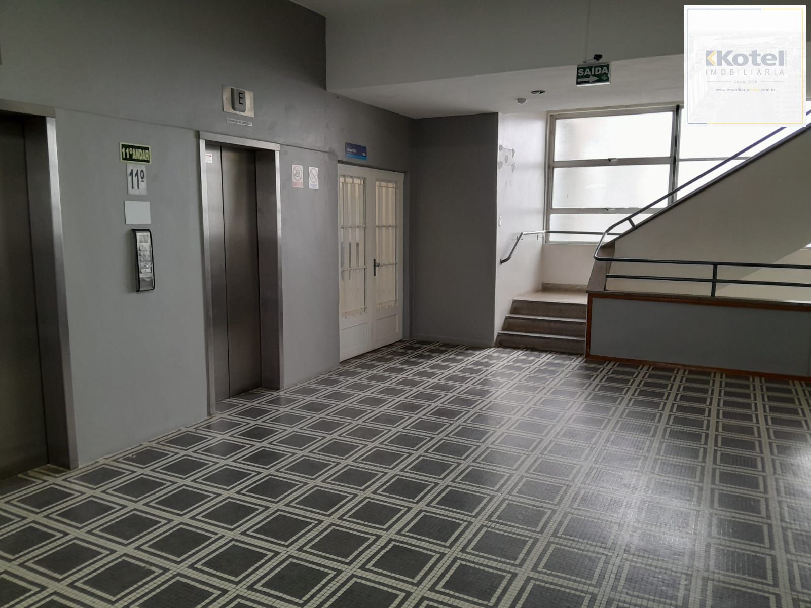Salas com  meio andar,para empresas ou órgãos públicos com 262,41m2 ,Centro