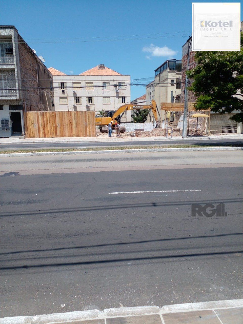 Compre terreno na Av Bento Gonçalves, 20,24 X 24M2,Bairro Partenon — foto 5