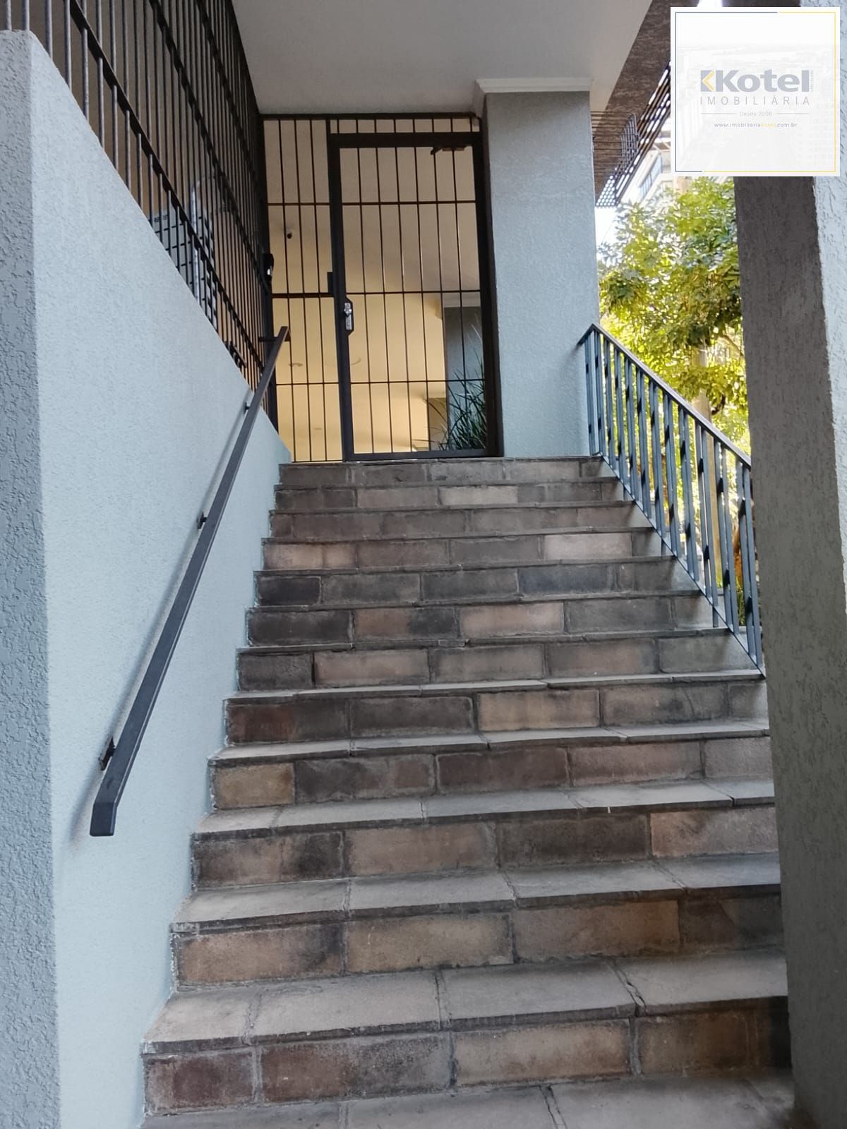 Oportunidade Única! Apartamento Semimobiliado de 3 Quartos e 1 Suíte Região Nobre em Porto Alegre — foto 3