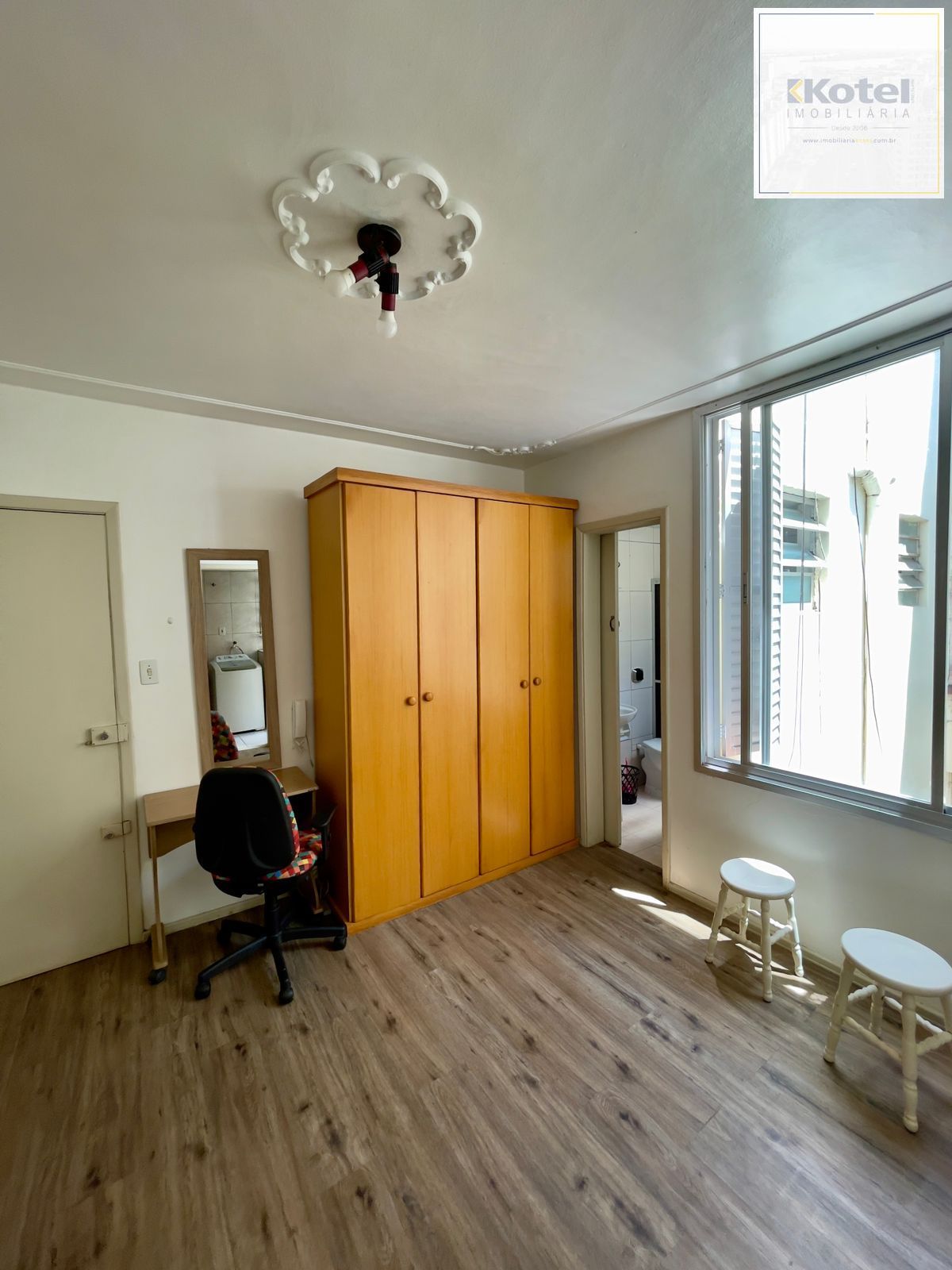 JKZÃO SALA QUARTO CONJUGADOS, COZINHA COM ÁREA DE SERVIÇO E BANHEIRO, C. BAIXA Porto Alegre