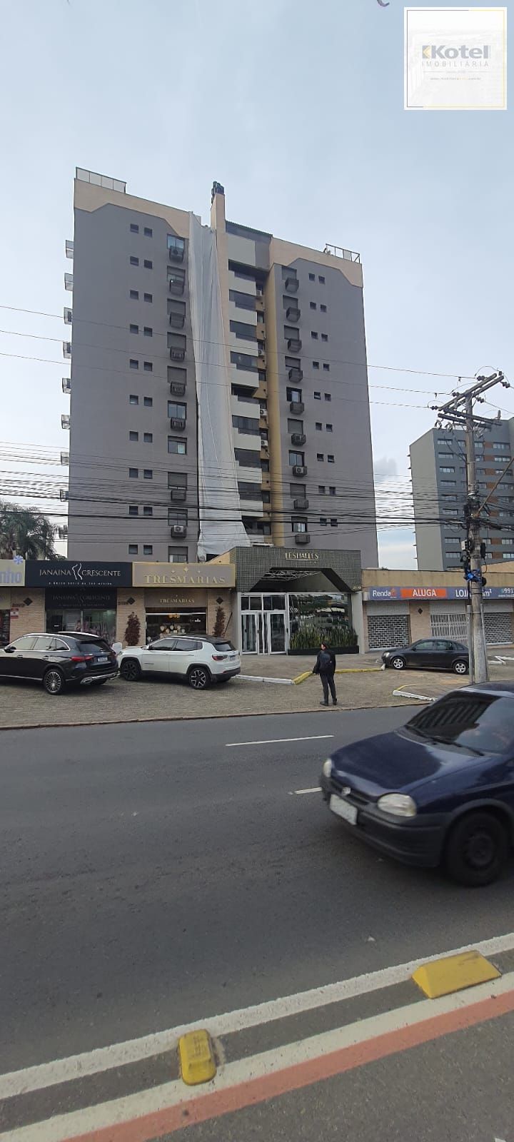 Excelente 2D C/Suíte e vaga coberta Três Figueiras - Porto Alegre
