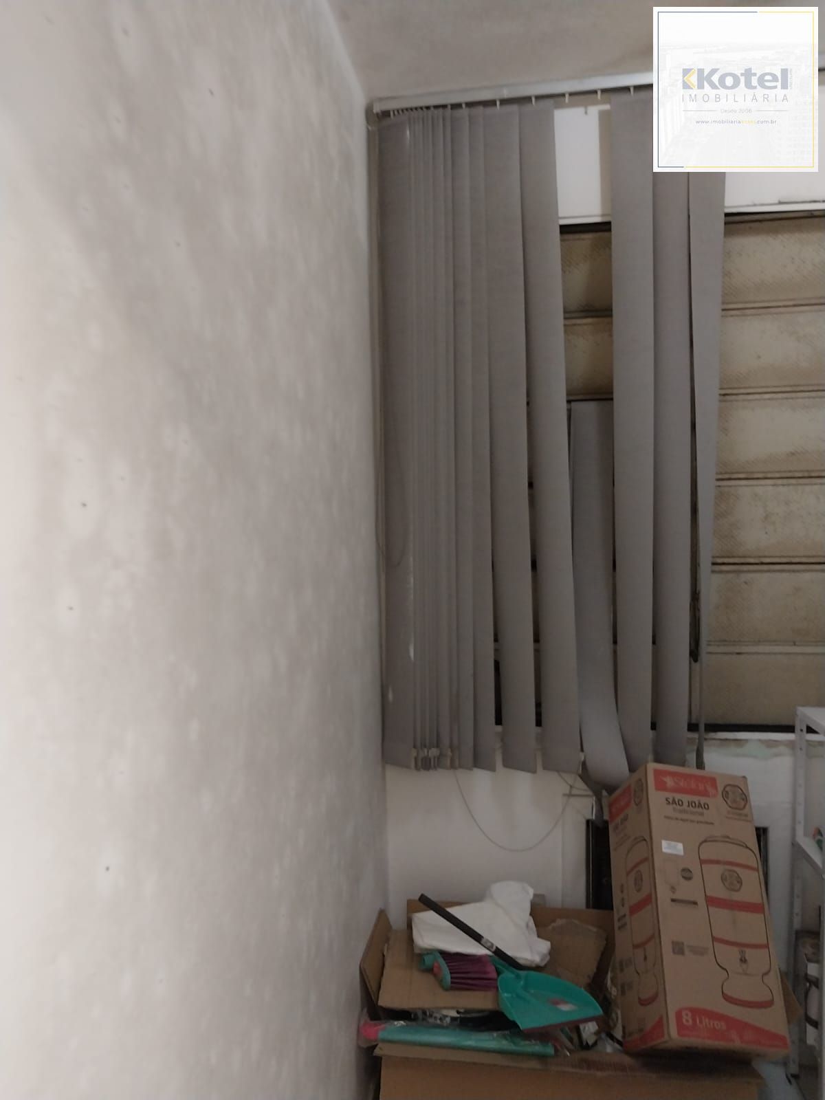 Oportunidade, conj. comercial, semimobiliado no centro de Porto Alegre. R$ 100.000,00