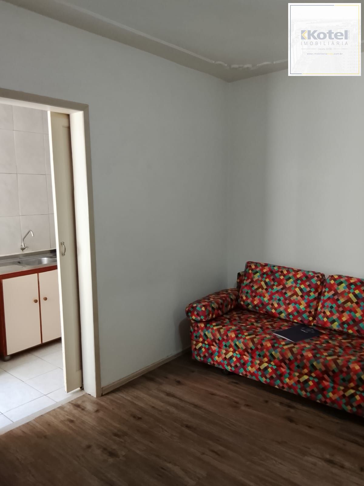 JKZÃO SALA QUARTO CONJUGADOS, COZINHA COM ÁREA DE SERVIÇO E BANHEIRO, C. BAIXA Porto Alegre