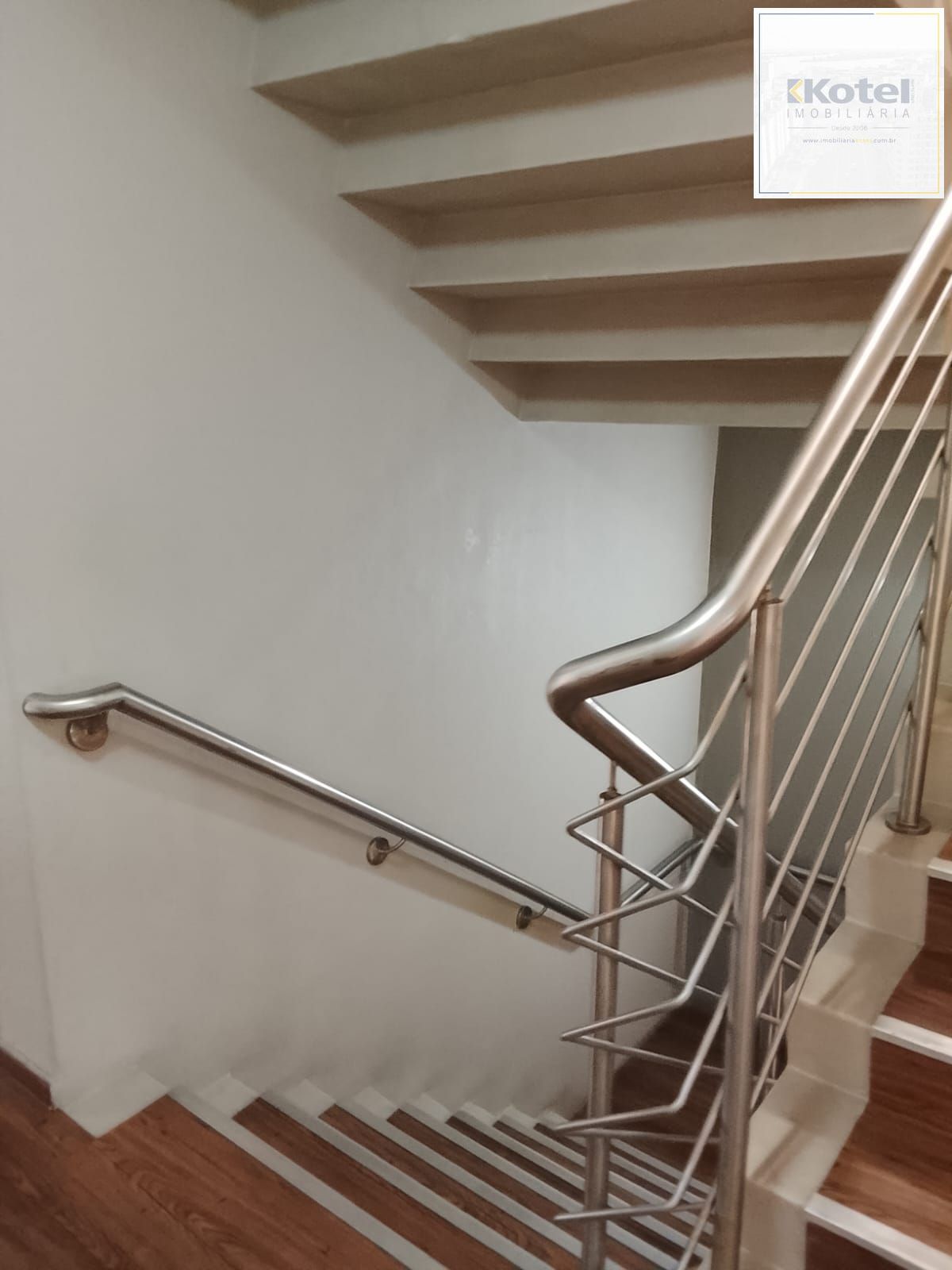 Oportunidade Única! Apartamento Semimobiliado de 3 Quartos e 1 Suíte Região Nobre em Porto Alegre — foto 5