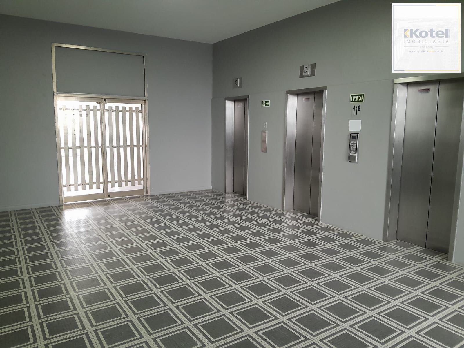 Salas com  meio andar,para empresas ou órgãos públicos com 262,41m2 ,Centro